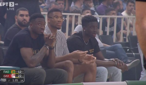 Με κομπολόι και γυαλιά ο Γιάννης Αντετοκούνμπο στο ΟΑΚΑ (vid)