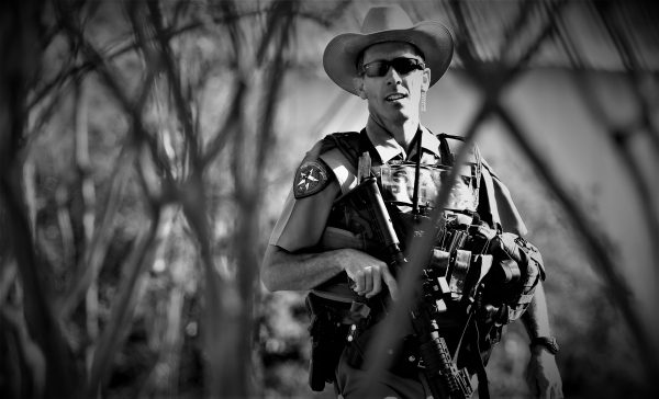 ΗΠΑ: Γιατί δεν τολμάει να αγγίξει κανείς τους αστυνομικούς