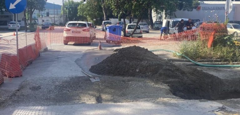 Εργατικό ατύχημα στη Θεσσαλονίκη: Υπάλληλος στην καθαριότητα τραυματίστηκε μετά από πτώση απορριμματοφόρου σε λακκούβα