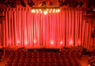 Παύλος Παλαιολόγος: «Αυλαία, παρακαλώ»