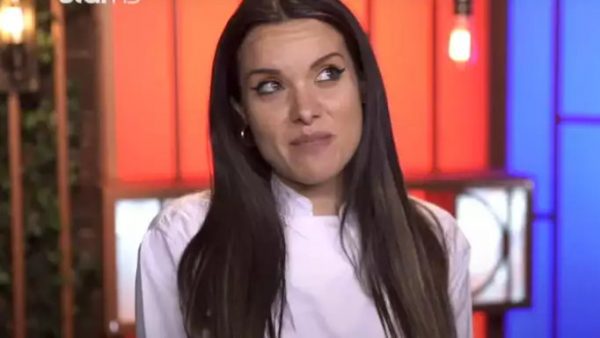 MasterChef: Σοκ για την Μαρία Μπέη με την εμφάνιση του Δημήτρη Μπέλλου – «Ελπίζω να έκανε μπάνιο»