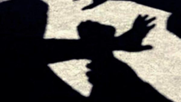 Ενδοοικογενειακή βία στο Βόλο: Εφιάλτης η ζωή ηλικιωμένου ζευγαριού – Κλοπές και άγριοι ξυλοδαρμοί από την κόρη τους