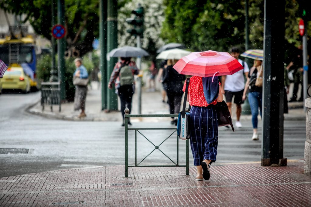 Καιρός: Ραγδαία επιδείνωση τις επόμενες ώρες με βροχές και καταιγίδες