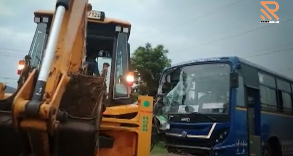 Σοκαριστικό τροχαίο στην Ινδία – 12 νεκροί σε μετωπική λεωφορείων