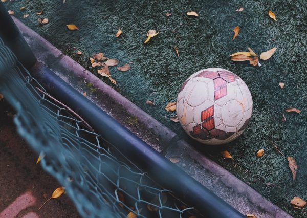 Νεκρός ποδοσφαιριστής μετά από πτώση από μπαλκόνι ξενοδοχείου