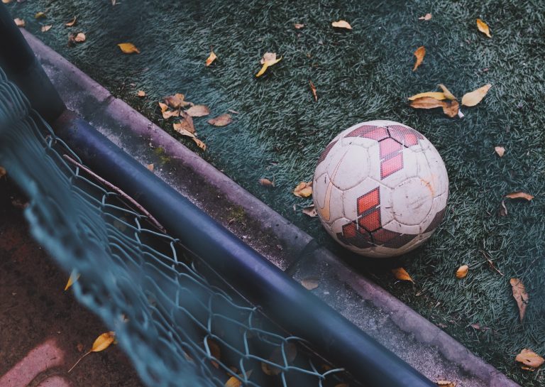 Νεκρός ποδοσφαιριστής μετά από πτώση από μπαλκόνι ξενοδοχείου