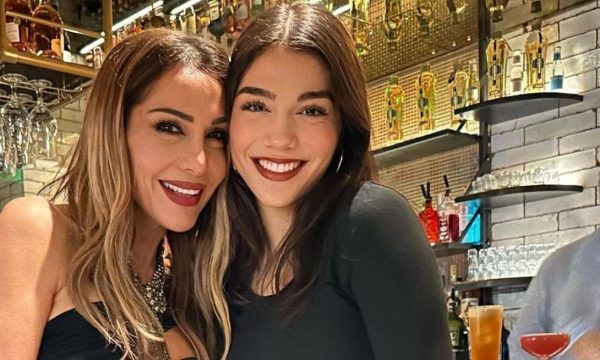 Δέσποινα Βανδή – Μελίνα Νικολαΐδη: Φόρεσαν το ίδιο φόρεμα με 20 χρόνια διαφορά