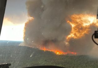 Καναδάς: Ο πύρινος εφιάλτης εξαπλώνεται στο Κεμπέκ – Χιλιάδες απομακρύνονται από τα σπίτια τους