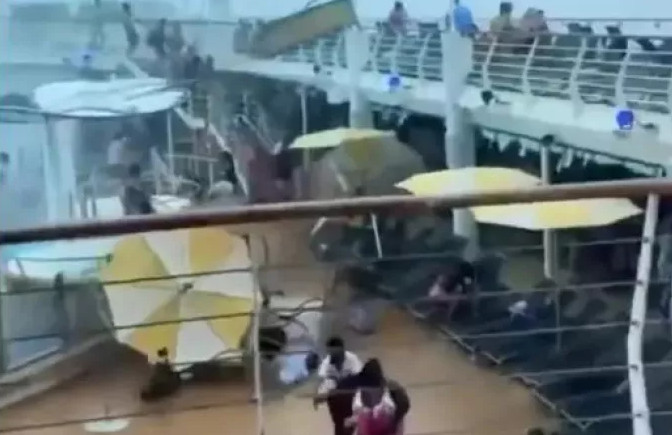 Σφοδρή καταιγίδα «χτυπάει» κρουαζιερόπλοιο – Πανικός στο κατάστρωμα, ουρλιαχτά από τους επιβάτες