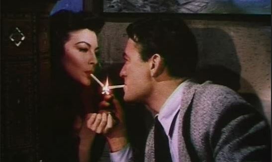 Γιατί οι τηλεοπτικές σειρές δίνουν ξανά χώρο στο τσιγάρο;