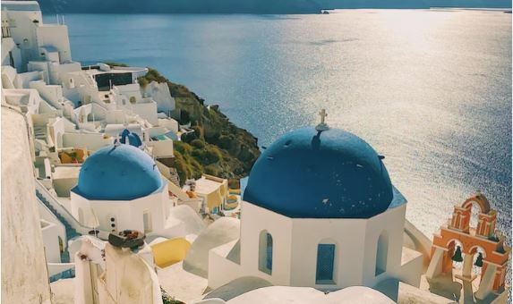 Ξεχάστε τη Σαντορίνη - Σε αυτά τα Ελληνικά νησιά κάνουν διακοπές οι Ευρωπαίοι
