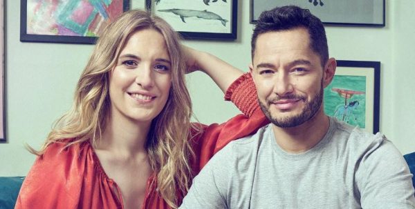 Ο Τζέικ, τρανς άνδρας, κατέψυξε τα ωάρια του. Γνώρισε τη Χάνα, μια τρανς γυναίκα. Τώρα έχουν δύο παιδιά