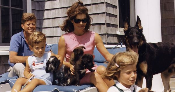 Γιατί η Τζάκι Κένεντι έκαψε, μυστικά, προσωπικές επιστολές και φωτογραφίες πριν πεθάνει