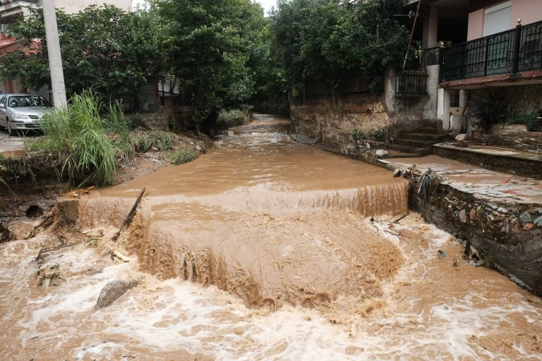 Καιρός: Σε λίγες μόνο ώρες – Έπεσε το διπλάσιο νερό που πέφτει όλο τον Ιούνιο στη Θεσσαλονίκη