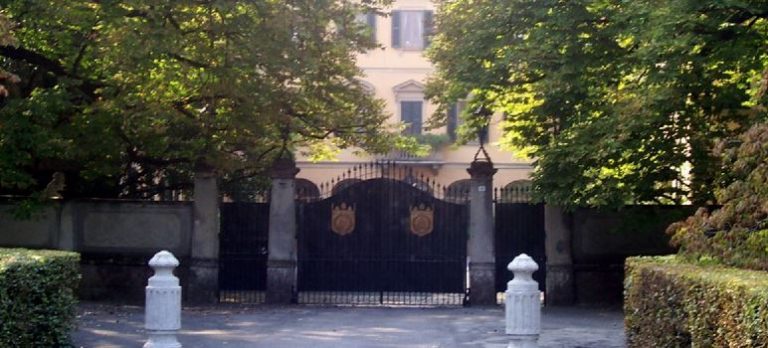 Φόνοι, εκατομμύρια, «ηθικός μαζοχισμός» – Η ανατριχιαστική ιστορία της Villa San Martino του Μπερλουσκόνι