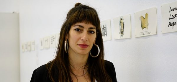 Η έκθεση τηςΤζάνις Ραφαηλίδου «στέκει ως ένα ερωτικό γράμμα προς ένα άλογο»