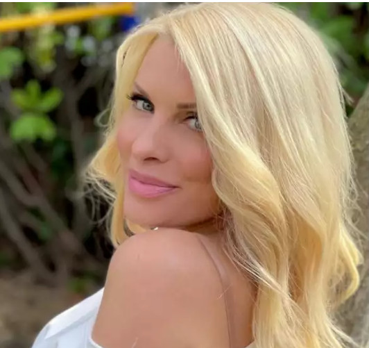 Ελένη Μενεγάκη: Χέρι χέρι με τον Μάκη Πανταζόπουλο για shopping