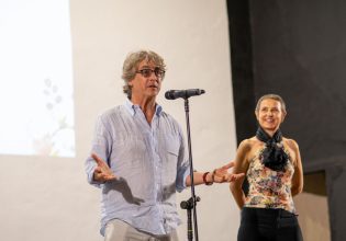 Αλεξάντερ Πέιν: «Ένα πέταλο από τα λουλούδια του πολιτισμού που ανθίζουν στις στάχτες μια καταστροφής»