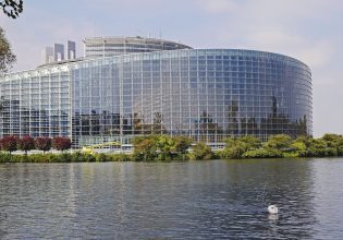 Qatargate: Ο γιος του ανακριτή Μισέλ Κλεζ και της ευρωβουλευτή Μαρί Αρένα συνέστησαν εταιρεία