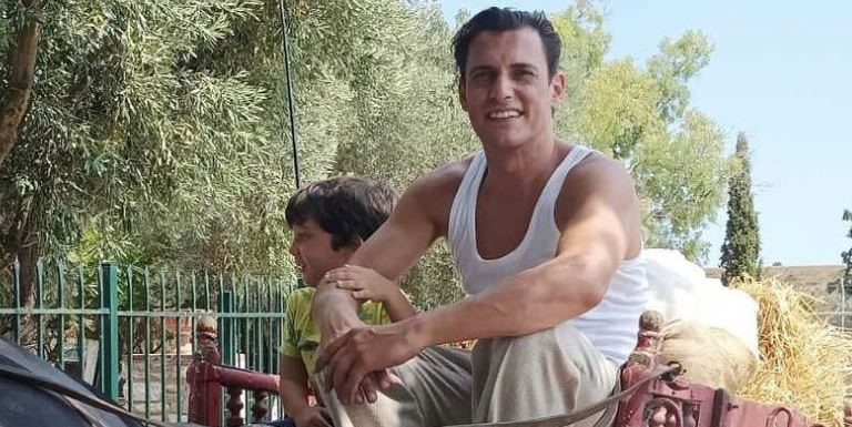 «Ο γιος του νονού μου να έχει μπαμπά και μπαμπά;» – Ο Σταύρος Σβήγκος μιλά για τις αμήχανες ερωτήσεις του γιου του