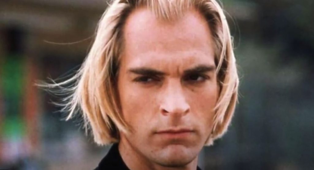 Τζούλιαν Σαντς: Ένα ελεύθερο πνεύμα που ξεκίνησε την καριέρα του με ένα φιλί