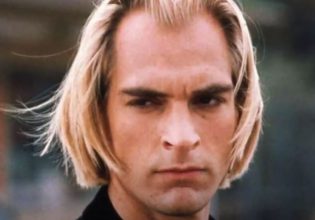 Τζούλιαν Σαντς: Ένα ελεύθερο πνεύμα που ξεκίνησε την καριέρα του με ένα φιλί