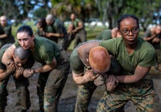 Γιατί μειώνονται οι ένστολες στον Αμερικανικό Στρατό – Τι τρέμουν;