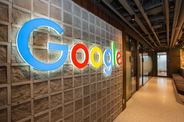 Google: Με… απειλές επαναφέρει στο γραφείο τους εργαζόμενους με τηλεργασία