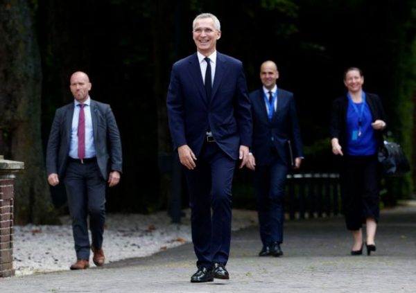 ΝΑΤΟ: Ετοιμο να αμυνθεί έναντι οποιασδήποτε απειλής «της Μόσχας ή του Μινσκ», λέει ο Στόλτενμπεργκ