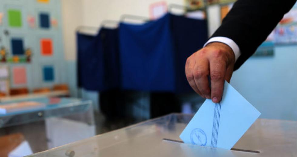 Δημοσκόπηση: Μέχρι 43,5% η ΝΔ - Αυτοδυναμία με 162 έδρες σε επτακομματική Βουλή