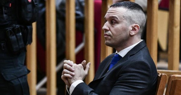 Η Αντεγκληματική απαντά για τη φωτογραφία Κασιδιάρη, όχι για τα «γραφεία» μέσα στις φυλακές