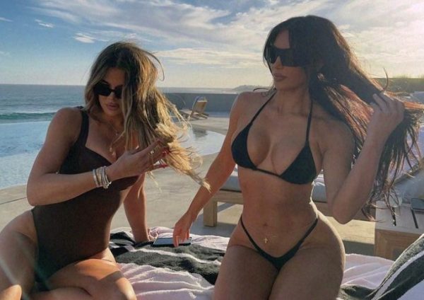 Κιμ Καρντάσιαν: Η τηλεπερσόνα «ξαναχτυπά» με μαύρο, μικροσκοπικό, δερμάτινο μπικίνι