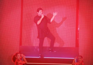 Νίκος Κουρκούλης: Ατύχημα πάνω στη σκηνή – «Έπαθα έγκαυμα τρίτου βαθμού»