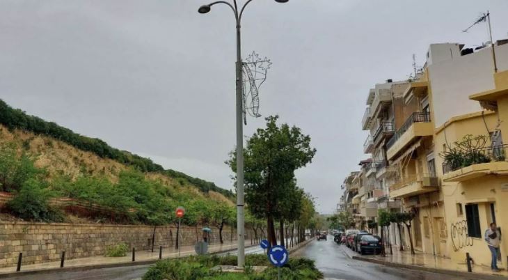 Ισχυρή βροχή στο Ηράκλειο Κρήτης - Σε αυξημένη επιφυλακή οι Αρχές