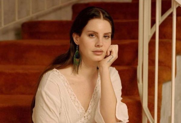 Lana Del Rey: Κυκλοφορεί νέο τραγούδι με τον πατέρα της