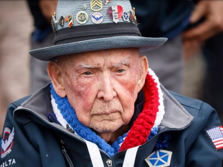 Νομανδία: 100χρονος βετεράνος της απόβασης με 600.000 ακολούθους στο TikTok