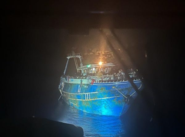 Ναυάγιο στην Πύλο: Ανατροπή από BBC - Το πλοίο ήταν ακινητοποιημένο για ώρες