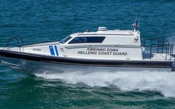 Ακυβέρνητο πλοίο με 3 επιβάτες λόγω βλάβης στη Λακωνία