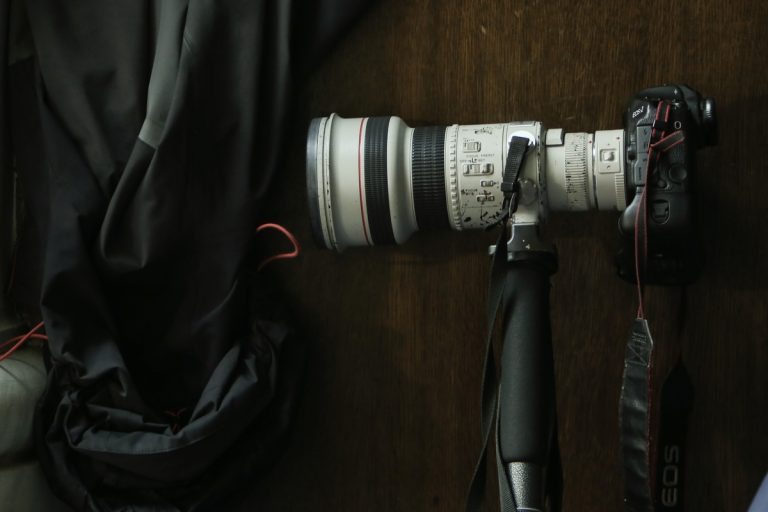 Ένωση Φωτορεπόρτερ Ελλάδας: Καταγγελία για ρίψη χημικού από αστυνομικό σε φωτορεπόρτερ