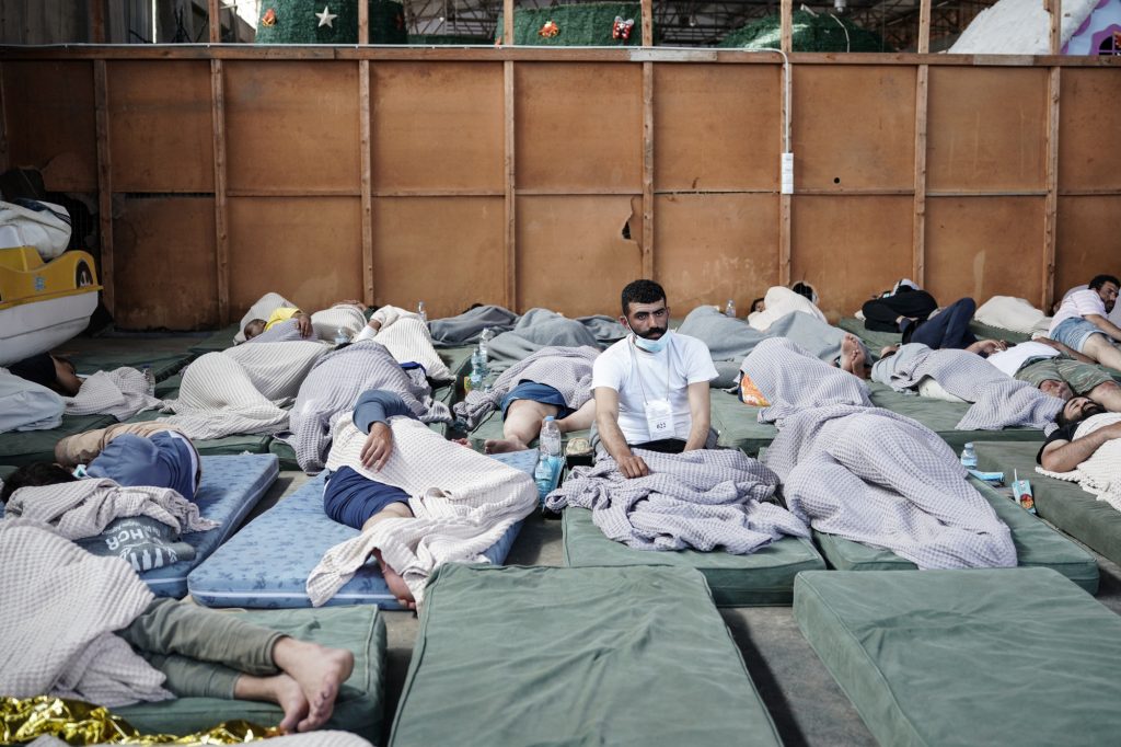Ναυάγιο στην Πύλο: Συγκλονίζουν οι εικόνες από τους διασωθέντες πρόσφυγες