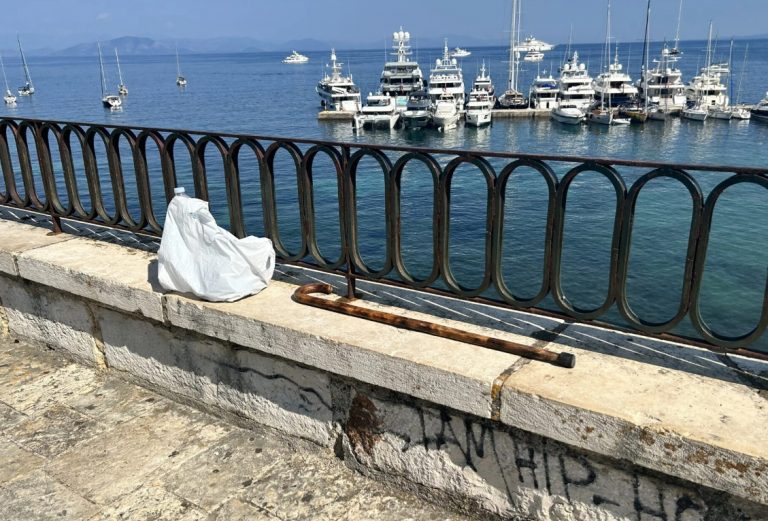 Κέρκυρα: 70χρονος άφησε τη μαγκούρα του και βούτηξε στο κενό