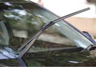 Γιατί βρίσκουμε τους υαλοκαθαριστήρες του αυτοκινήτου μας σηκωμένους;