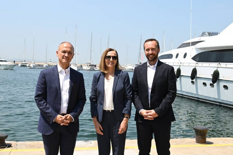 Greek caretaker Minister of Development and Investments visits Alimos Marina