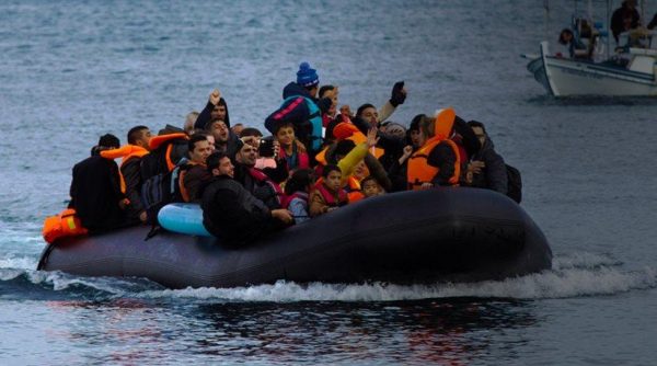 Κως: Ακυβέρνητη λέμβος με 34 μετανάστες