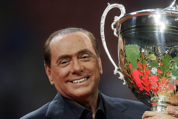 Σίλβιο Μπερλουσκόνι: O οπαδός της Μίλαν με το τατουάζ στην καρδιά που έφερε την επανάσταση στο ποδόσφαιρο