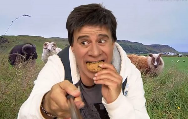 Γιώργος Μητσικώστας: Μεταμορφώθηκε σε Ευτύχη Μπλέτσα και έδωσε ρεσιτάλ… χορηγίας