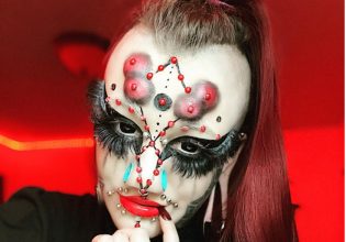 «Με λένε φρικιό αλλά εγώ νιώθω όμορφο» – Έχει δώσει πάνω από 10.000 ευρώ σε πλαστικές και piercing