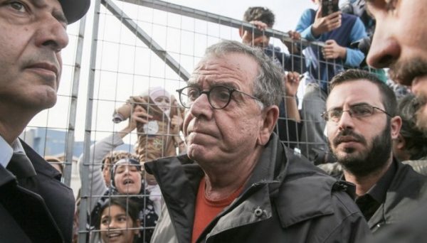 Μουζάλας: Γιατί θα χαιρόταν αν έπεφτε ο φράχτης στον Έβρο όπως με την πτώση του τείχους στο Βερολίνο