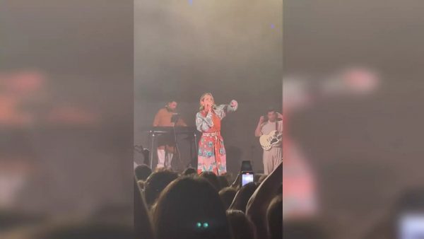 Η Νατάσσα Μποφίλιου έδωσε συναυλία εν μέσω εθνικού πένθους – «Ο δικός μας πόνος δεν κρατάει τρεις ημέρες»