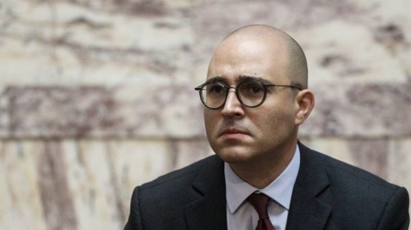 Μπέρδεψαν στο Μπογδανοκόμμα το σήμα του ΔΣΕ με τον ΕΔΕΣ